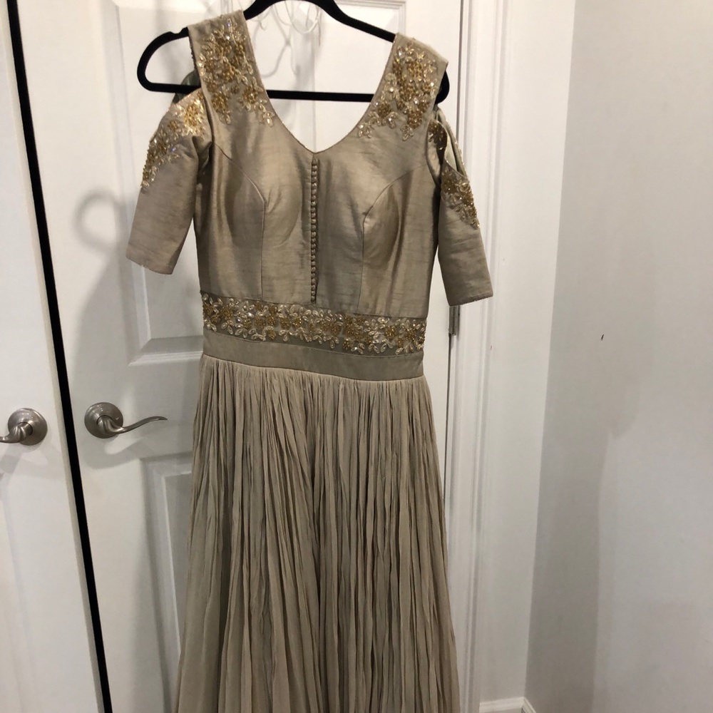 Gown - Picture 3 of 3